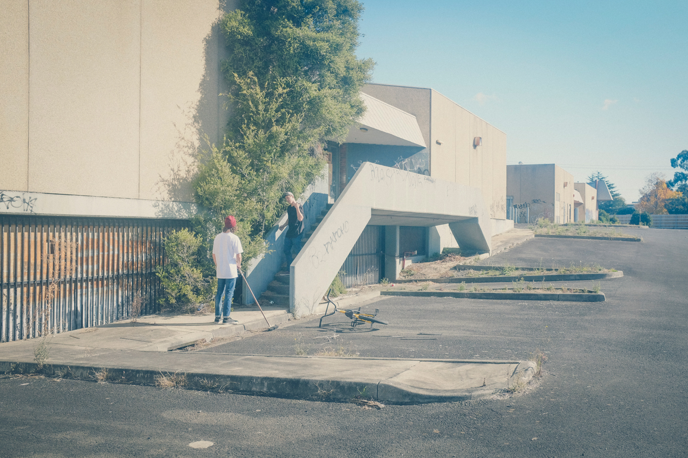 rhys-chris-down-ledge_LR